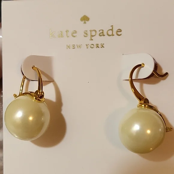 ***** SOLD OUT ****** Kate Spade Pearl Stud Earrings - Picture 3 of 5